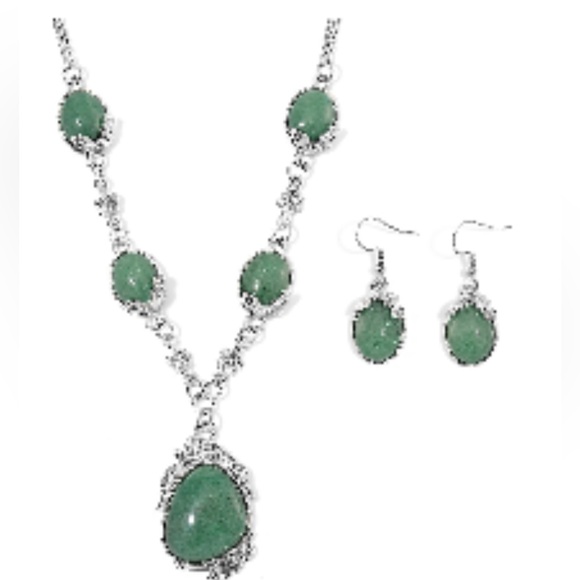 no brand Jewelry - Green Aventurine Necklace (20 Inches) and Earrings in silver 140.00 ctw